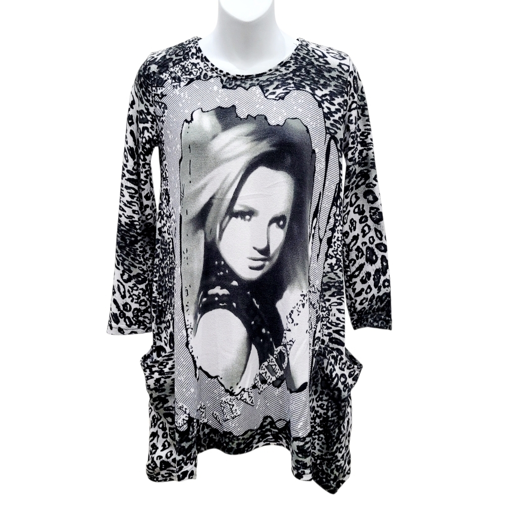 2/$20 Y2K Black & White Funny Graphic Top Blouse Size: Small